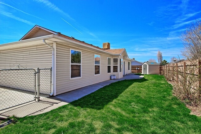 Building Photo - 850 Henry Cir