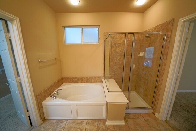 Building Photo - Beautiful Home Now Available in the Covete...