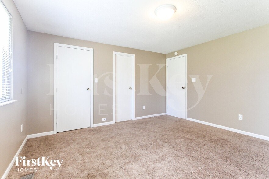 Building Photo - 3735 Valley Lake Dr