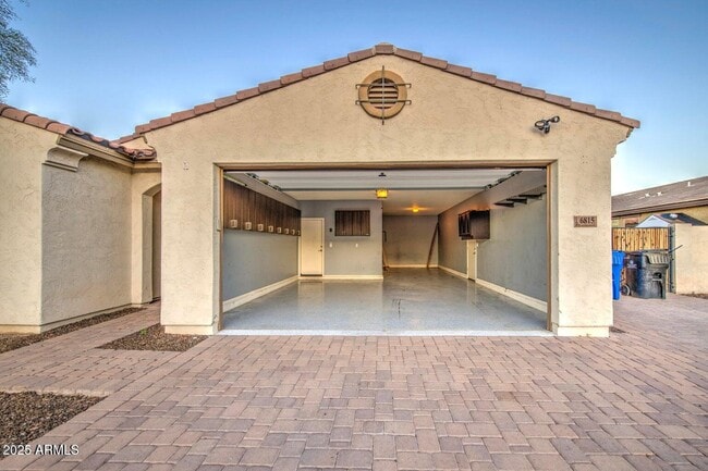 Building Photo - 6815 S 19th Ln