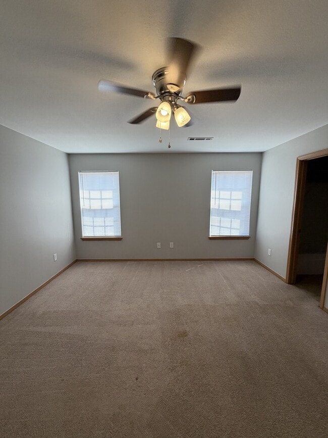 Building Photo - 340 Grant Springs Dr