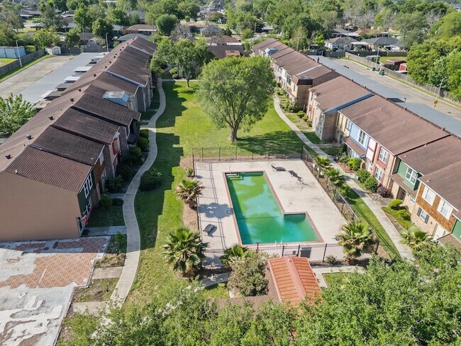 Building Photo - 1076 Willow Oaks Cir
