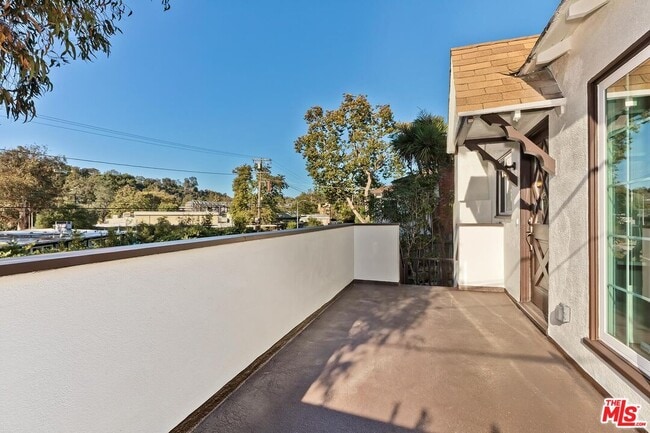 Building Photo - 406 Entrada Dr