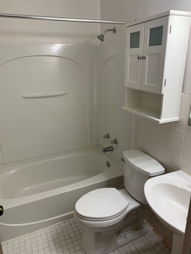 Building Photo - 3 Bedroom home in great neighborhood!