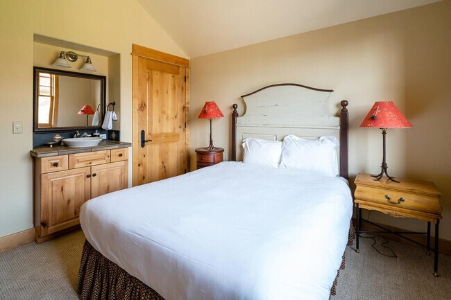 Building Photo - 66 Mountain Loop Rd