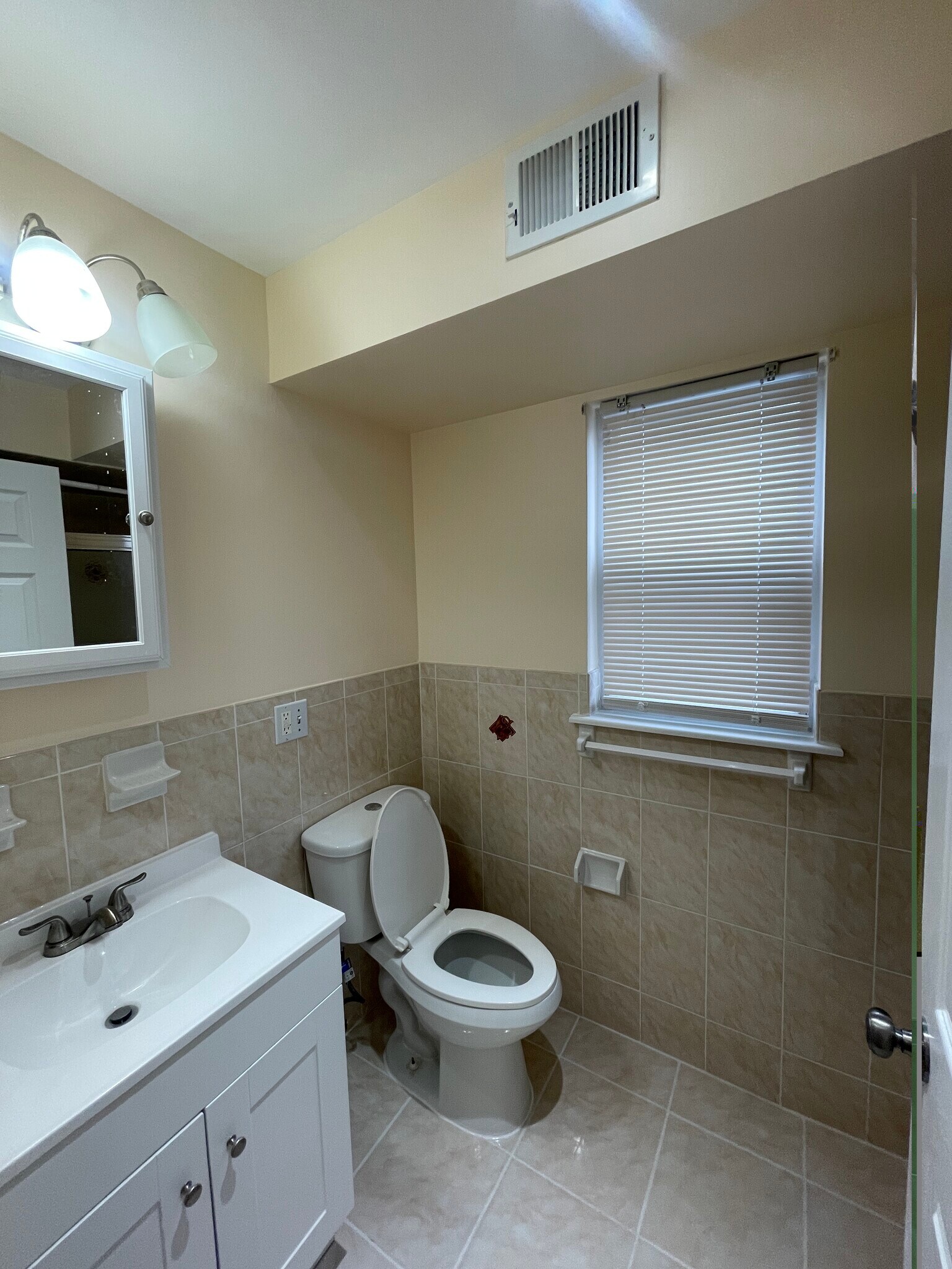 Building Photo - 93 Osborne Ter