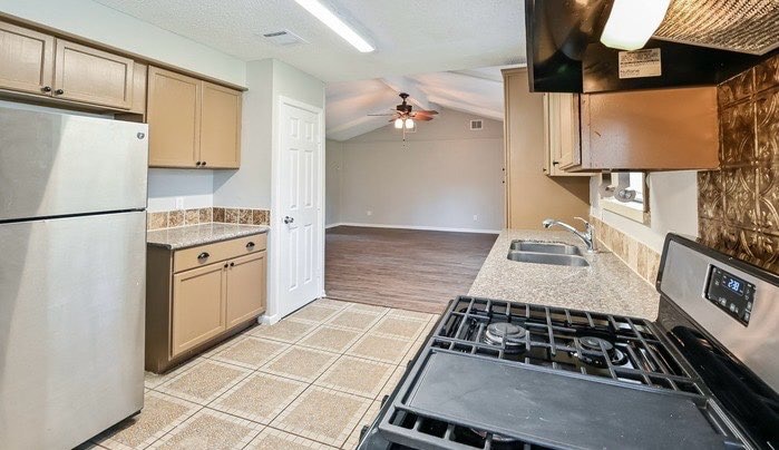 Building Photo - 13706 Oleoke Ln