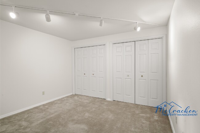 Building Photo - 486 Lori Ln