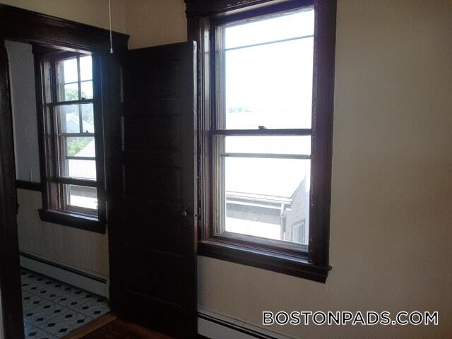 Building Photo - 122 Columbia St