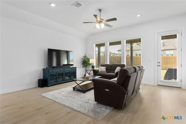 Building Photo - 2132 Magnolia Hl Dr