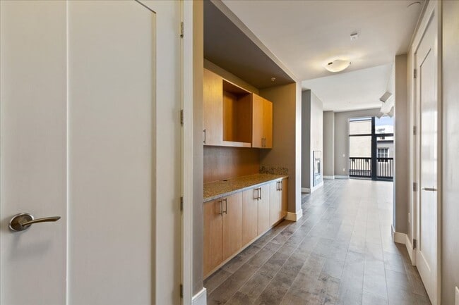 Building Photo - 1 Bedroom, 1 Bath Condo in the Heart of Do...