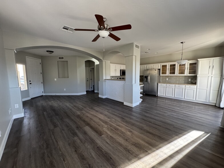 Great Room / Dining Room - 524 W Mountain Sage Dr