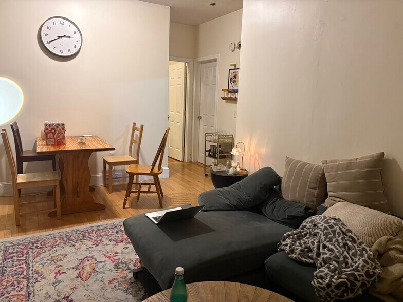 Building Photo - 62 Egmont St