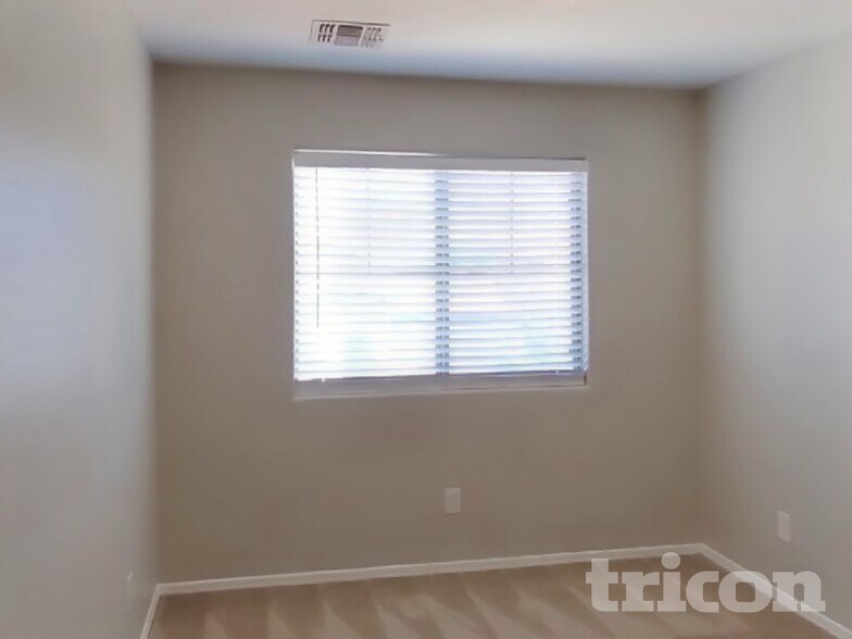 Building Photo - 377 E Maddison St