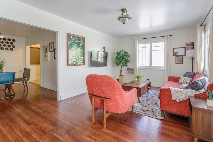 Building Photo - 5124 3/4 De Longpre Ave