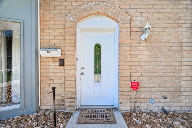 Building Photo - 10738 Briar Forest Dr