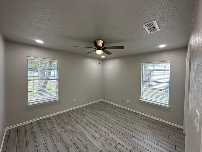 Room 3 - 305 Mimosa St