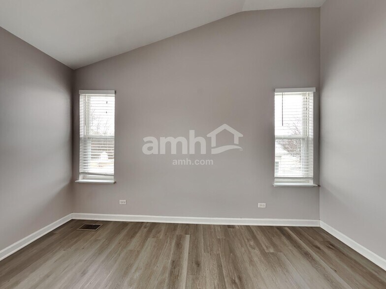 Building Photo - 230 School Dr