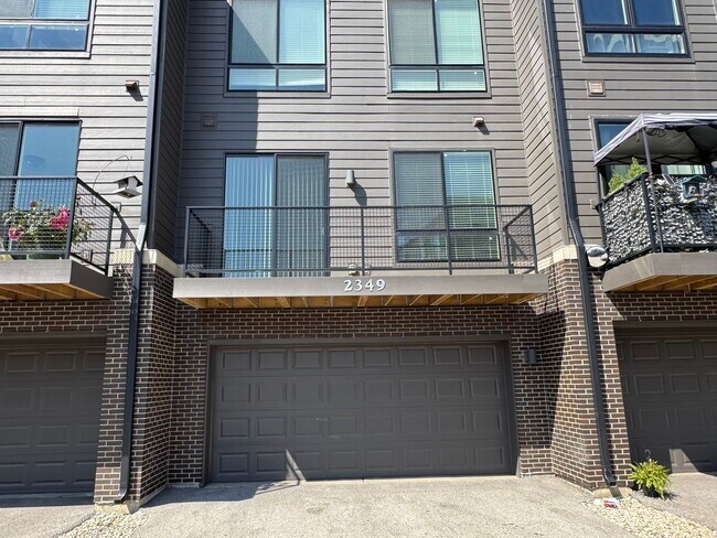 Building Photo - 2349 Parkside Dr