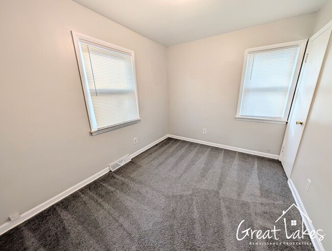 Building Photo - Cozy 4 Bedroom 1 Bathroom now available fo...