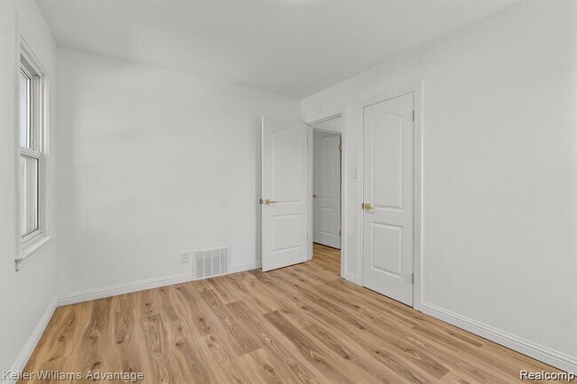 Building Photo - 20558 Oakfield Ave