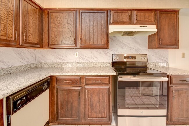 Building Photo - 9510 Huntington Way Dr