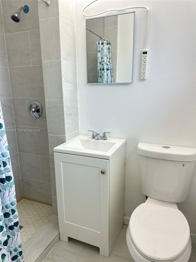 Building Photo - 956 NE 80th St