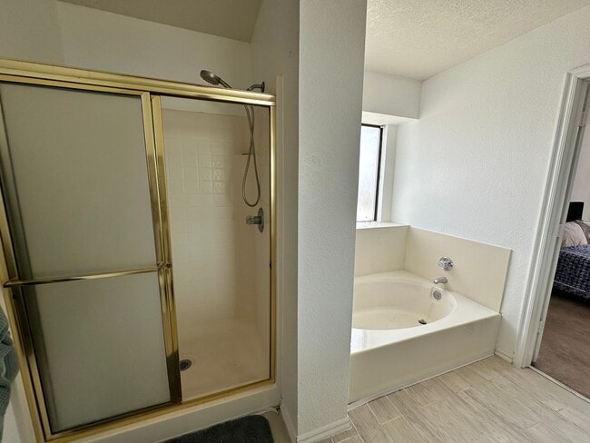 Building Photo - Charming 4 Bed, 3 Bath 2-Story Home in Moore!