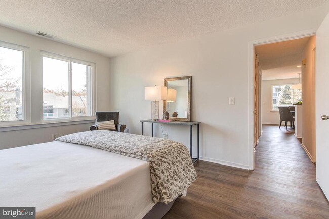 Building Photo - 11707 Summerchase Cir