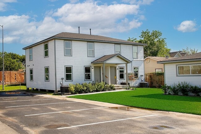 Primary Photo - 4903 Noble St