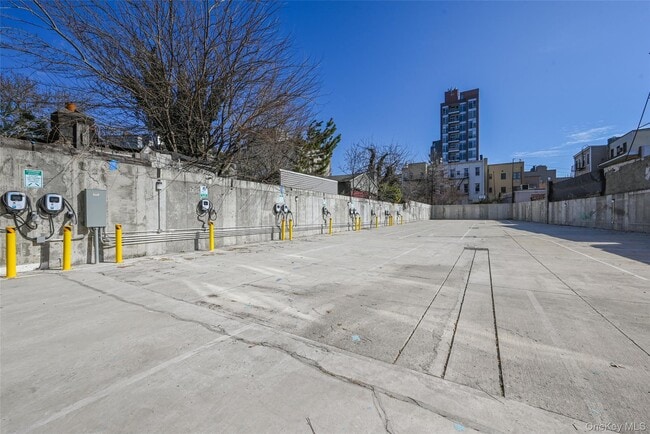 Building Photo - 444 Graham Ave