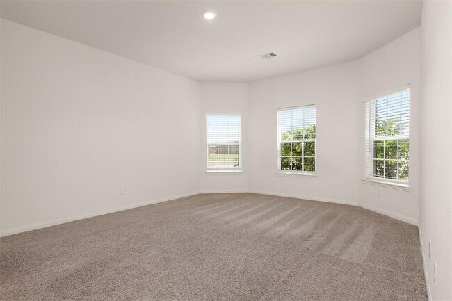 Building Photo - 2201 Bowline Rd