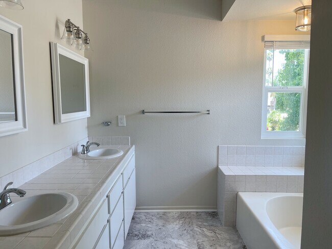 Building Photo - 2074 Caraway St