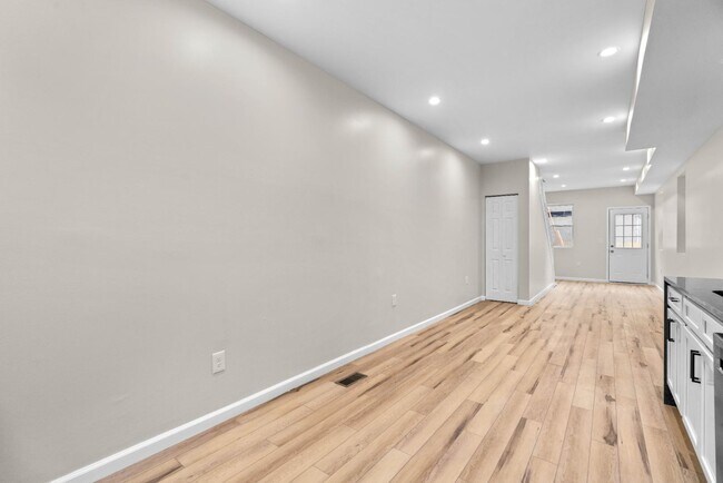 Building Photo - 2202 E Fayette St