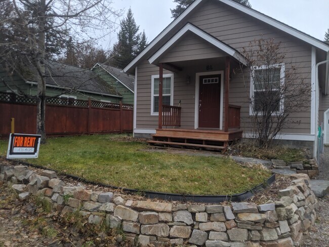 Building Photo - 64 Battle Hollow Ave