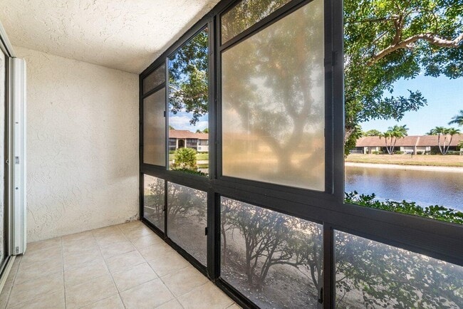 Building Photo - 723 Sunny Pine Way