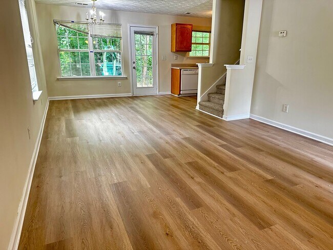 Building Photo - 4 bedrooms 2.5 baths home in Locust Grove