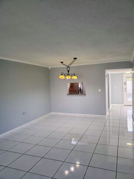 Diningroom - 1820 N Lauderdale Ave