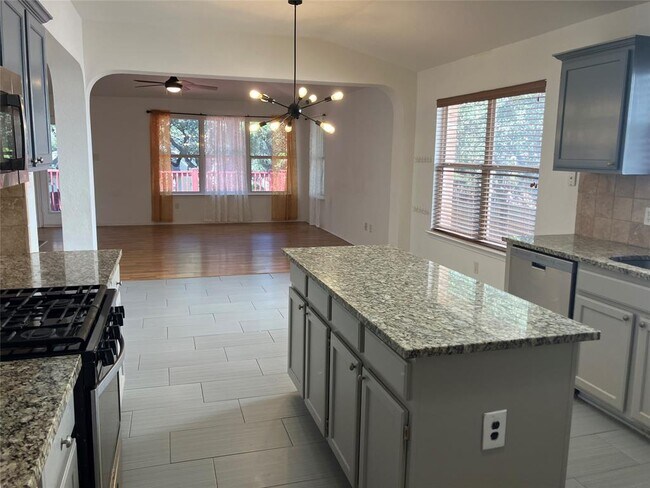 Building Photo - 1209 Wood Creek Dr