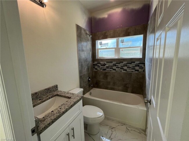 Building Photo - PRICE IMPROVEMENT!!!-LARGE 4 BED/2BATH/2CA...