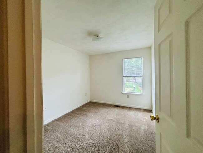 Building Photo - 824 Patrick Henry Dr