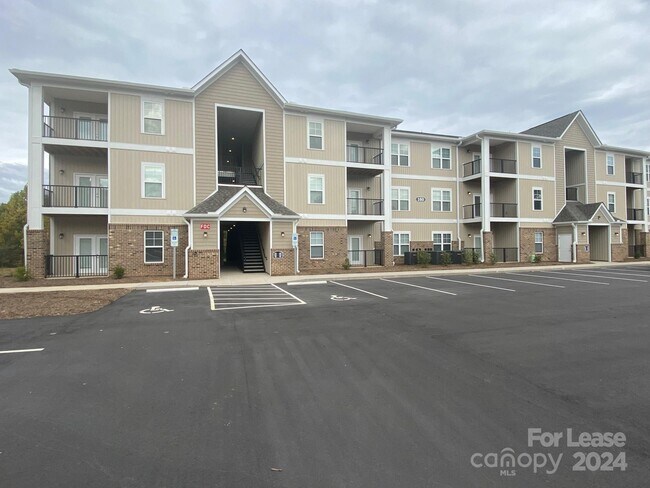 Building Photo - 160 Water Dr