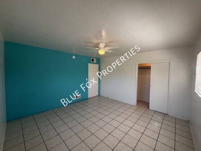Building Photo - 949 N Montezuma Ave