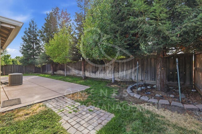 Building Photo - 1444 Minories Dr