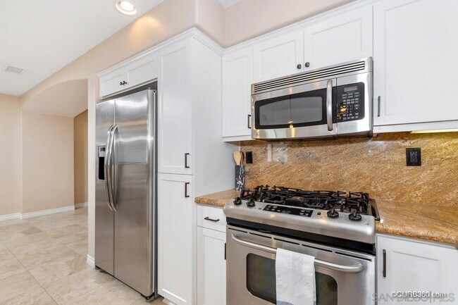 Building Photo - 7538 Draper Ave