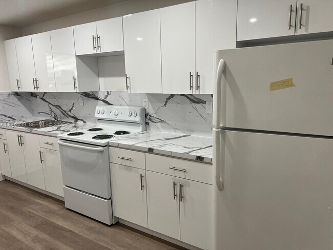 Building Photo - 1236 NW 4th Ave