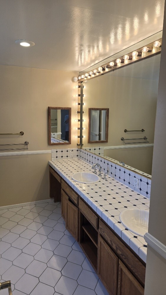 Building Photo - 24284 Seagreen Dr