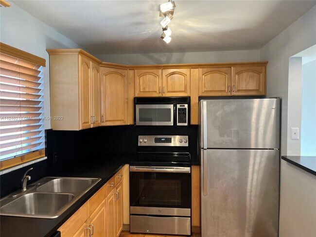 Building Photo - 1610 Lenox Ave