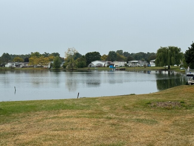 Building Photo - 48599 Lakeview E