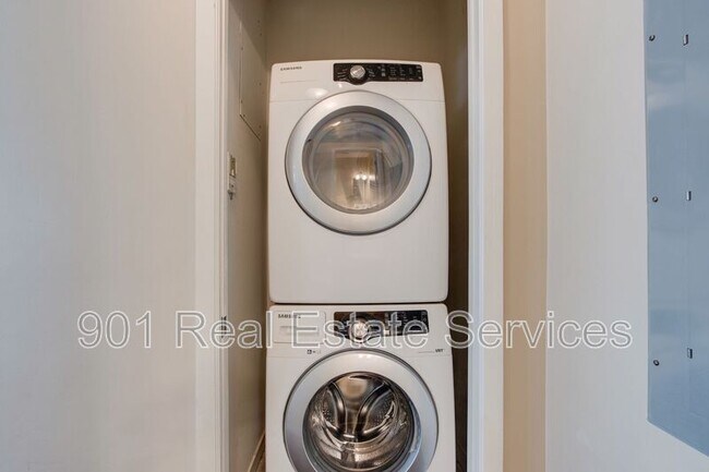 Building Photo - 426 N Front St